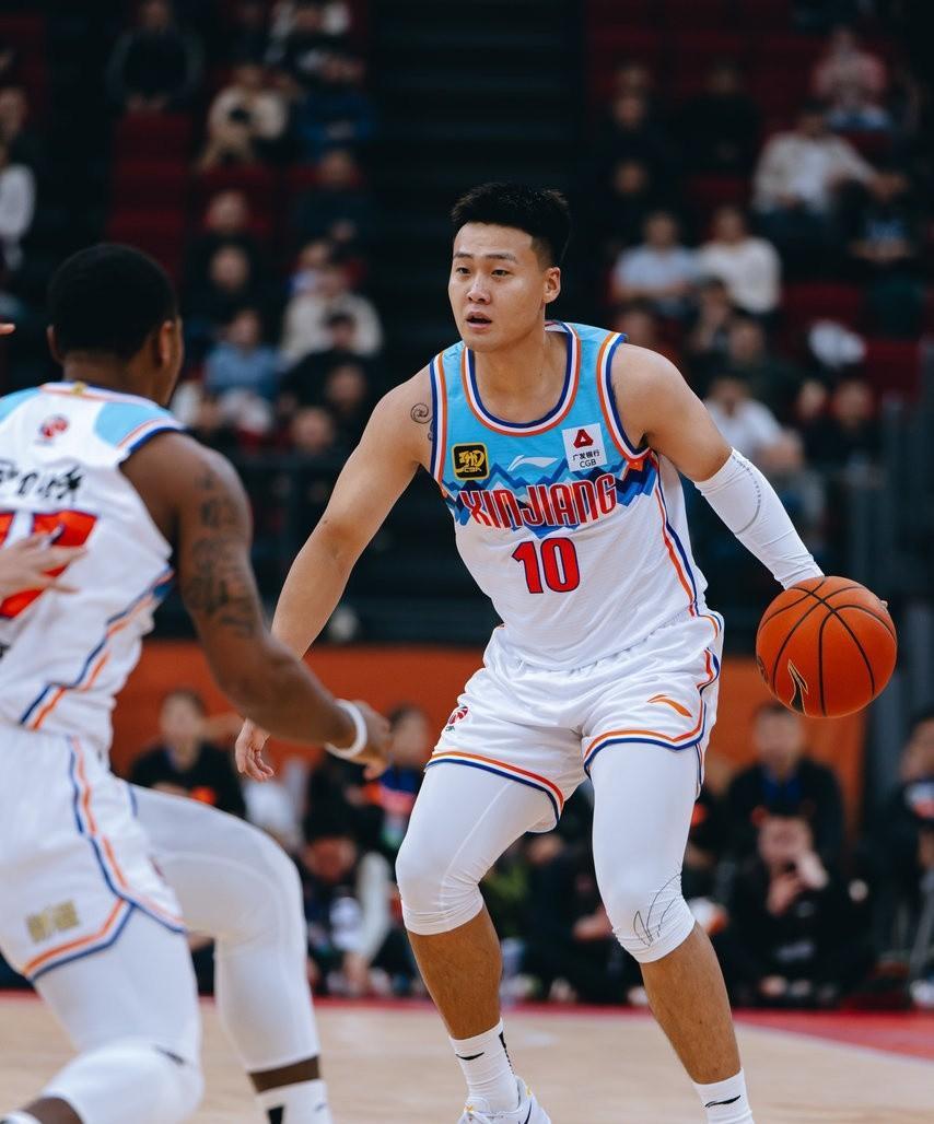 亿德体育娱乐平台集结日浙江队备战NBA总决赛；主帅复盘细节曝光；更衣室稳定；医务组通报恢复的简单介绍