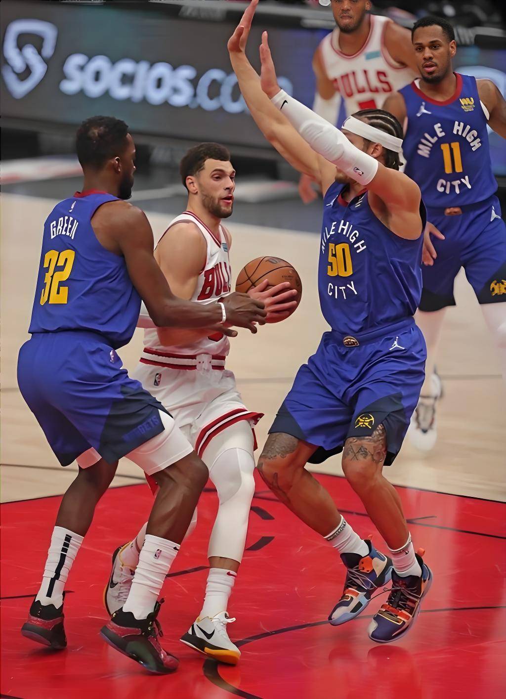 包含CBA季后赛今晚走向成谜；芝加哥公牛扳平良机；管理层满意；纪律约束更严格的词条