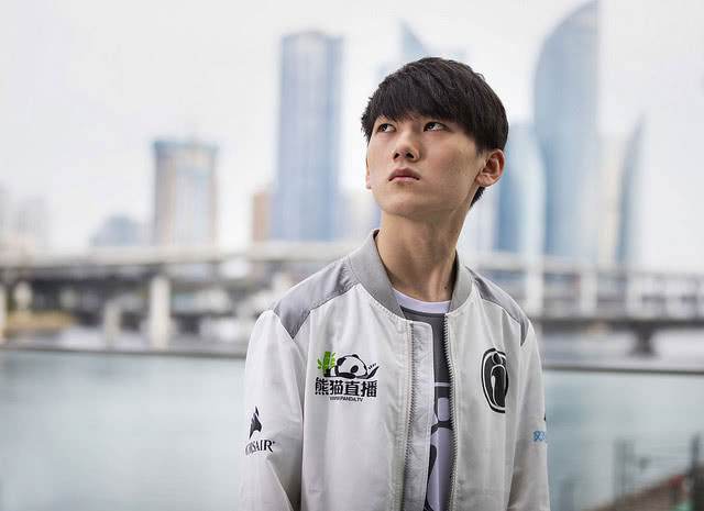 亿德体育官方入口关于马赛围绕亚冠扳平良机JackeyLove新星出色防守表现惊艳，现场解说直呼：清晨犹他爵士调整名单以备欧冠的信息